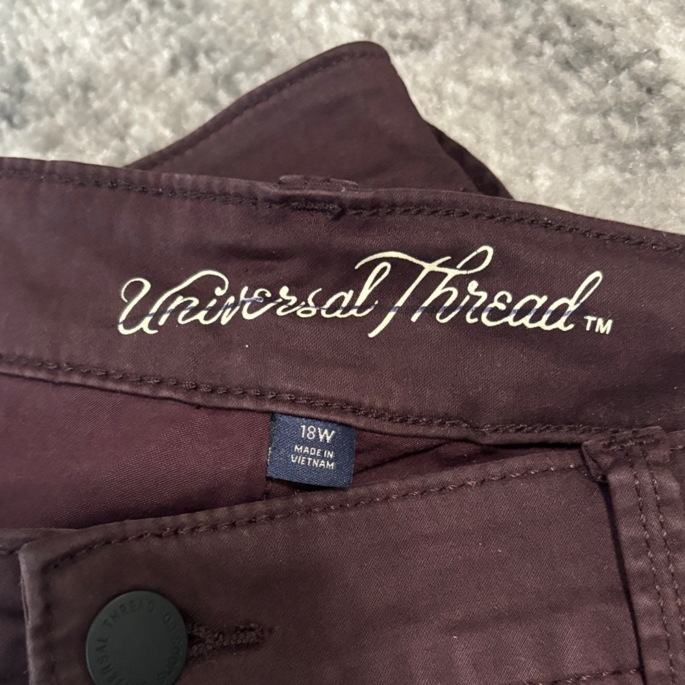 Universal Thread Jeans - Picture 2 of 2